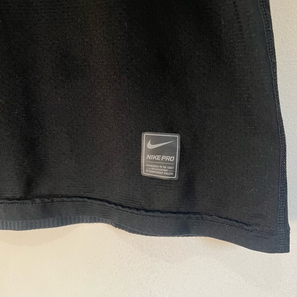 Mens NIKE PRO dry fit tank top - Picture 2 of 7